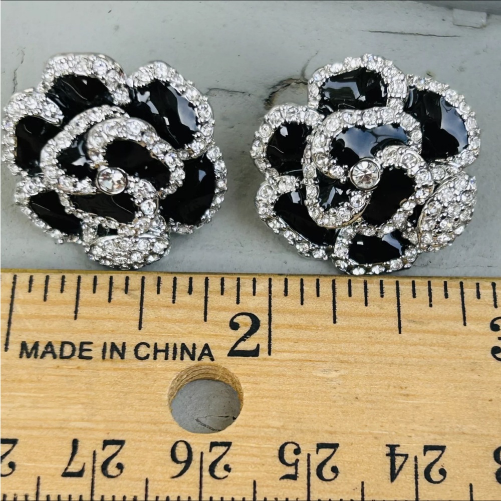 Vintage QVC Joan Rivers Classics Collection Black Enamel Rose Earrings - Picture 3 of 4